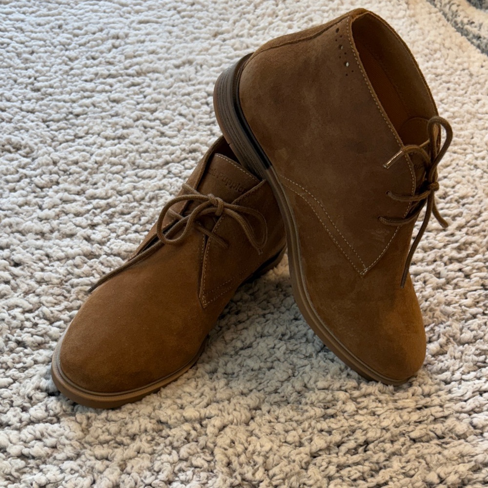 Hush Puppies. Elegant Tan Chukka Boots for Ladies. Size 8. NWOT